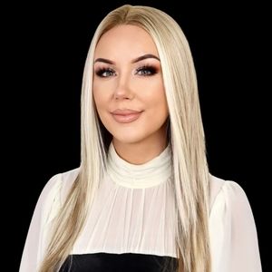 Chelsey Smith "Tisdale" blonde wig